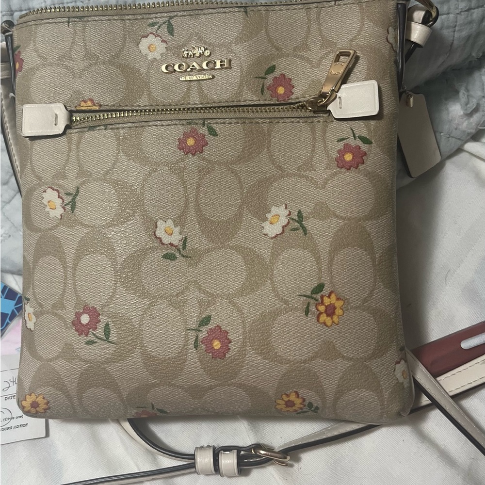 Genuine COACH. Leather. Great condition. No damage. Smoke free home.